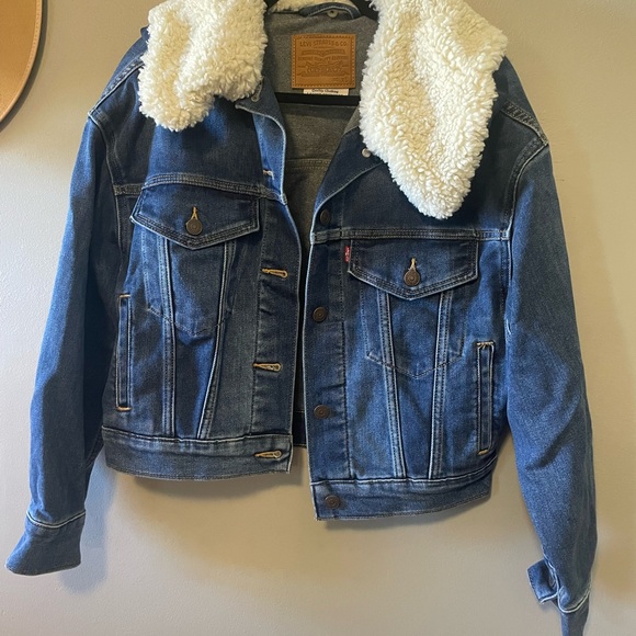 Levi's Oversize Blue Denim Jacket with Removable White Sherpa Collar - Picture 1 of 6